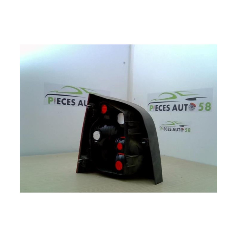 Feu arriere principal droit (feux) VOLKSWAGEN POLO 4 PHASE 1 d’occasion