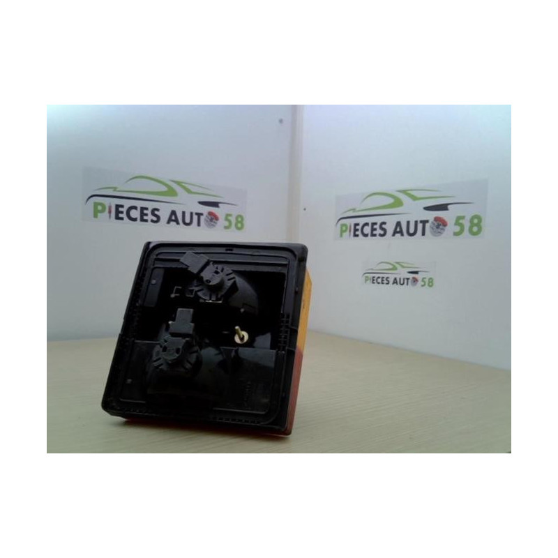 Feu arriere principal gauche (feux) AUDI 80 1 PHASE 2 d’occasion