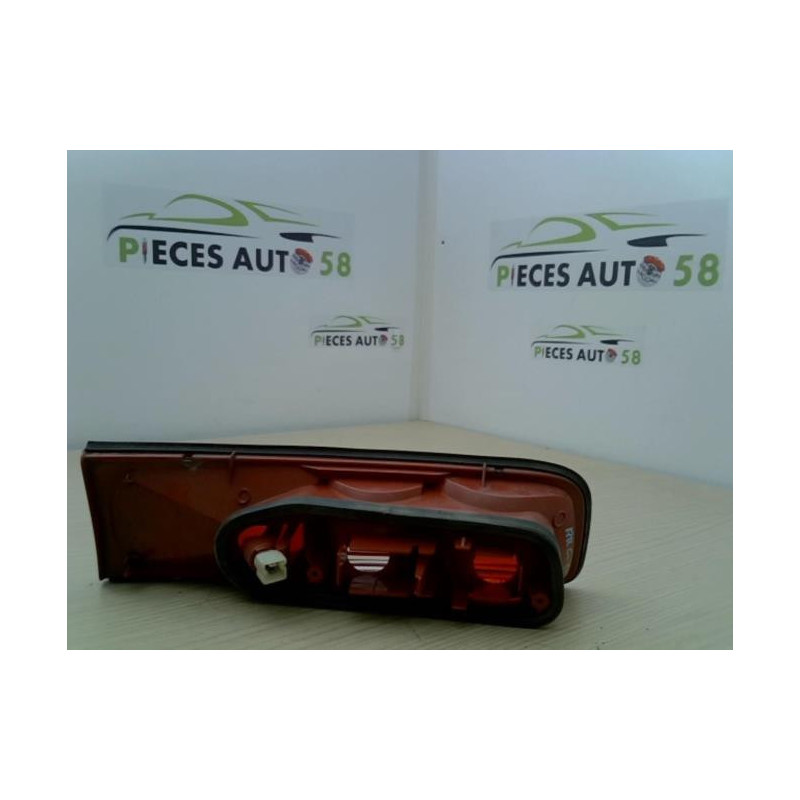 Feu arriere secondaire droit (feux) RENAULT SAFRANE PHASE 2 d’occasion