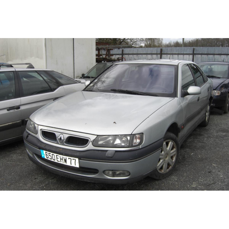 Feu arriere secondaire gauche (feux) RENAULT SAFRANE PHASE 2 d’occasion