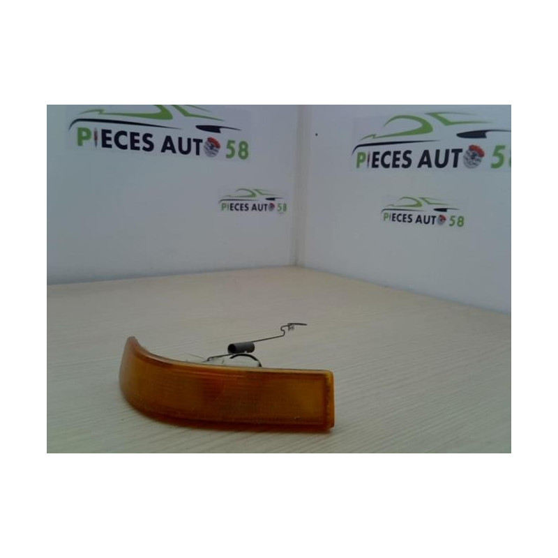 Optique avant secondaire droit (feux)(clignotant) RENAULT SUPER 5 d’occasion