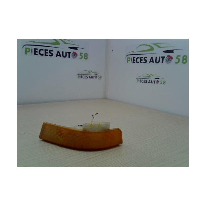 Optique avant secondaire gauche (feux)(clignotant) RENAULT SUPER 5 d’occasion
