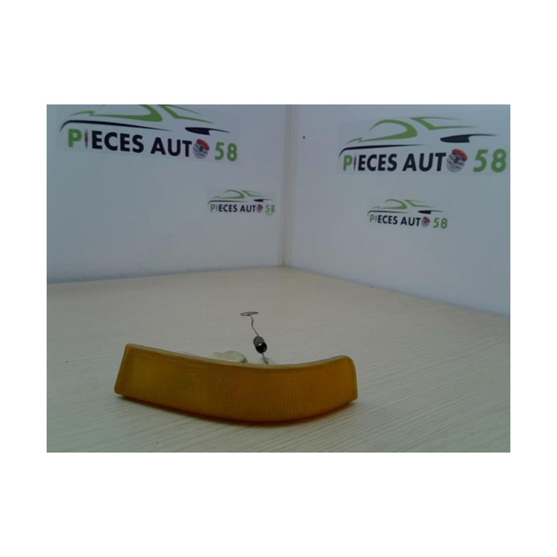 Optique avant secondaire gauche (feux)(clignotant) RENAULT SUPER 5 d’occasion