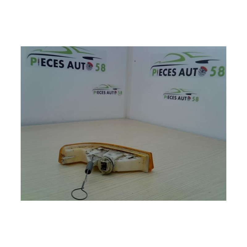 Optique avant secondaire gauche (feux)(clignotant) RENAULT SUPER 5 d’occasion