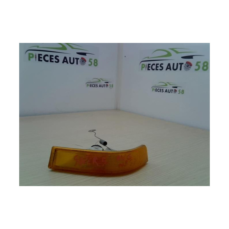 Optique avant secondaire gauche (feux)(clignotant) RENAULT SUPER 5 d’occasion