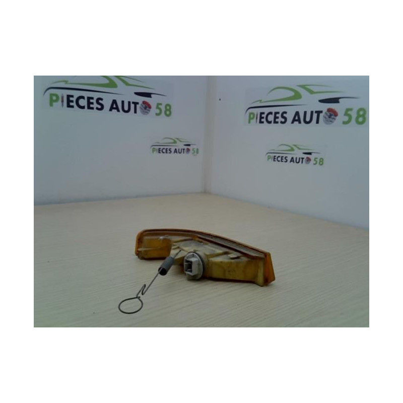 Optique avant secondaire gauche (feux)(clignotant) RENAULT SUPER 5 d’occasion