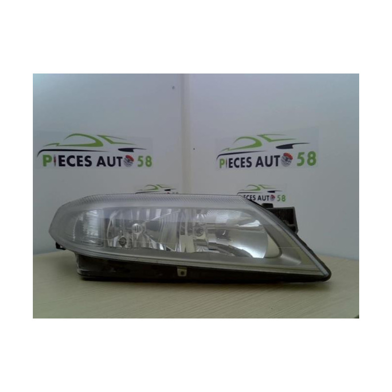 Optique avant principal droit (feux)(phare) RENAULT LAGUNA 2 PHASE 1 BREAK d’occasion