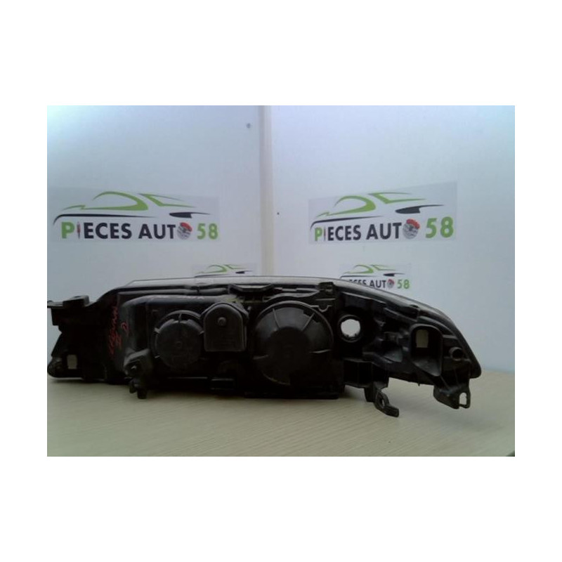 Optique avant principal droit (feux)(phare) RENAULT LAGUNA 2 PHASE 1 BREAK d’occasion