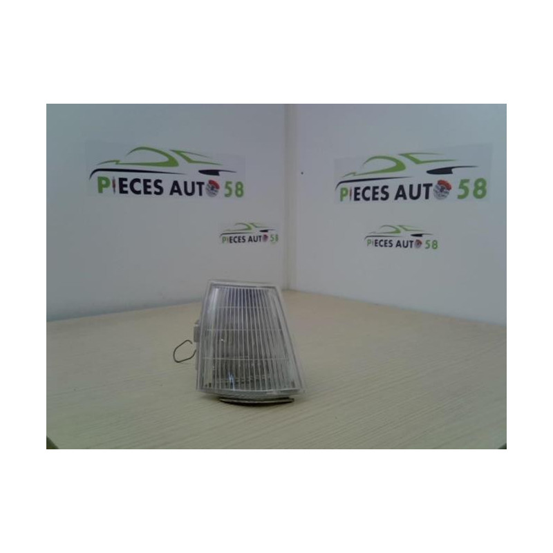 Optique avant secondaire droit (feux)(clignotant) RENAULT R9 d’occasion
