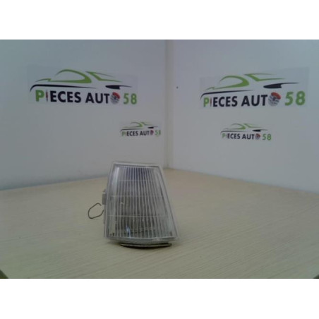 Optique avant secondaire droit (feux)(clignotant) RENAULT R9 d’occasion