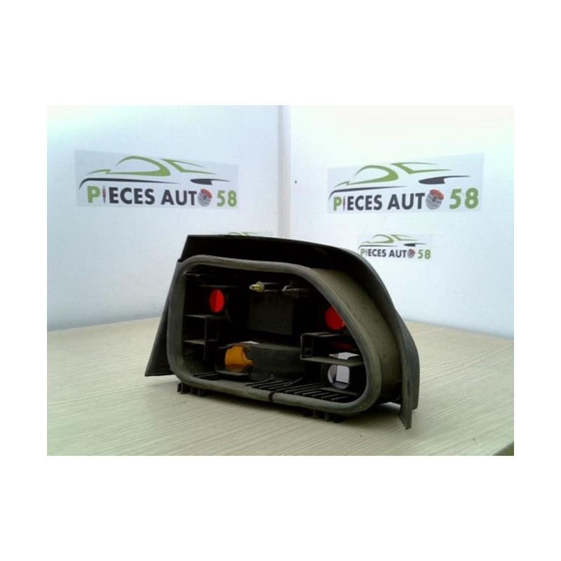 Feu arriere principal droit (feux) RENAULT CLIO 1 PHASE 2 d’occasion