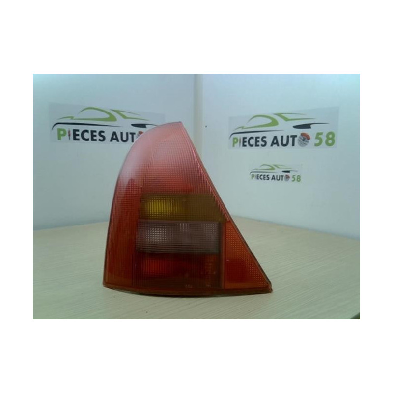 Feu arriere principal gauche (feux) RENAULT CLIO 2 PHASE 1 d’occasion