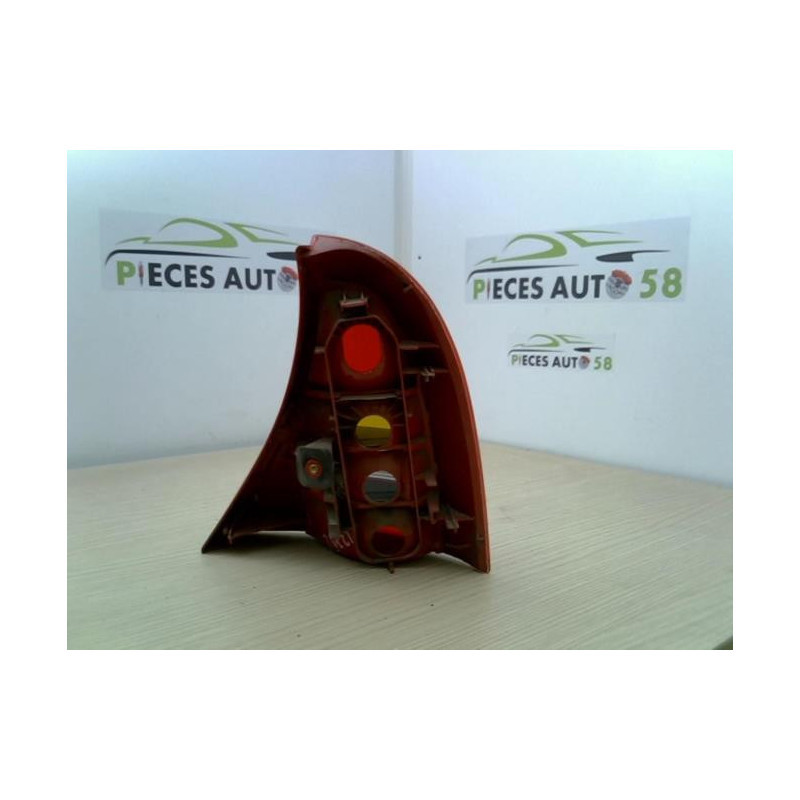 Feu arriere principal gauche (feux) RENAULT CLIO 2 PHASE 1 d’occasion