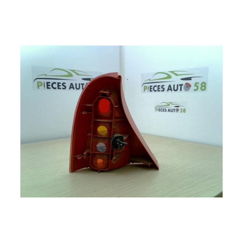 Feu arriere principal droit (feux) RENAULT CLIO 2 PHASE 1 d’occasion