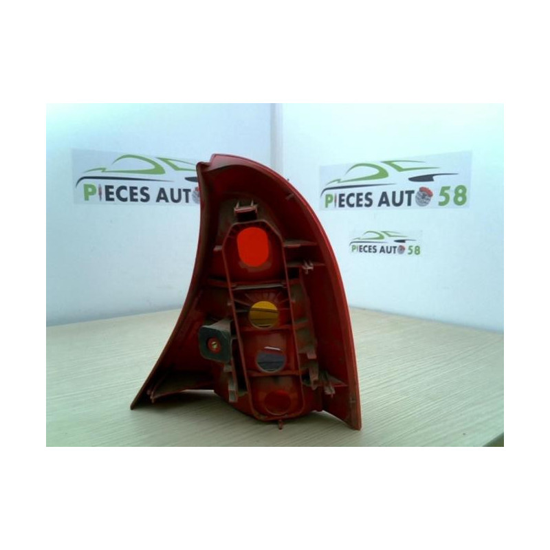 Feu arriere principal gauche (feux) RENAULT CLIO 2 PHASE 1 d’occasion