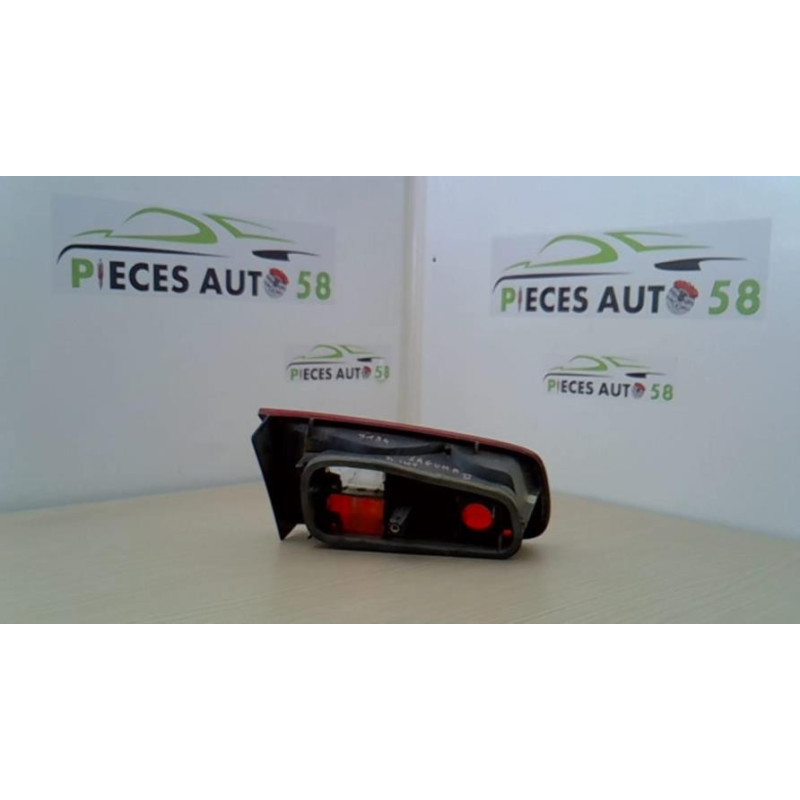 Feu arriere secondaire droit (feux) RENAULT LAGUNA 2 PHASE 1 d’occasion