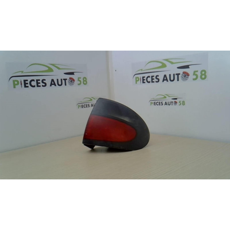 Feu arriere principal gauche (feux) RENAULT MEGANE 1 PHASE 1 d’occasion