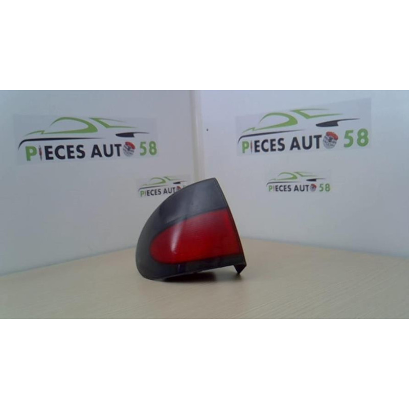 Feu arriere principal gauche (feux) RENAULT MEGANE 1 PHASE 2 d’occasion