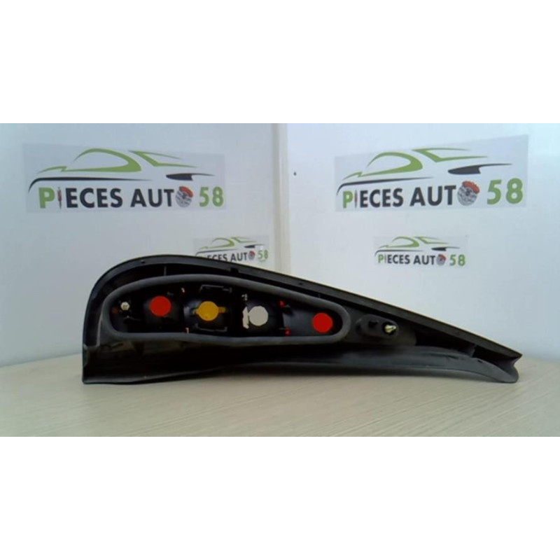 Feu arriere principal droit (feux) RENAULT LAGUNA 1 PHASE 2 BREAK d’occasion