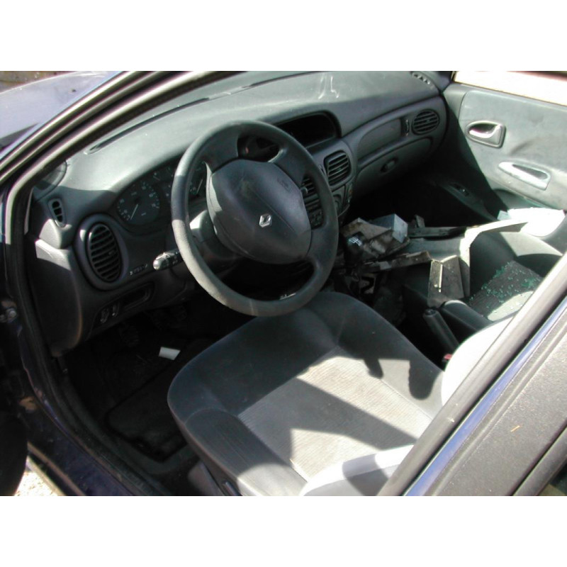 Feu arriere principal gauche (feux) RENAULT MEGANE 1 BREAK d’occasion