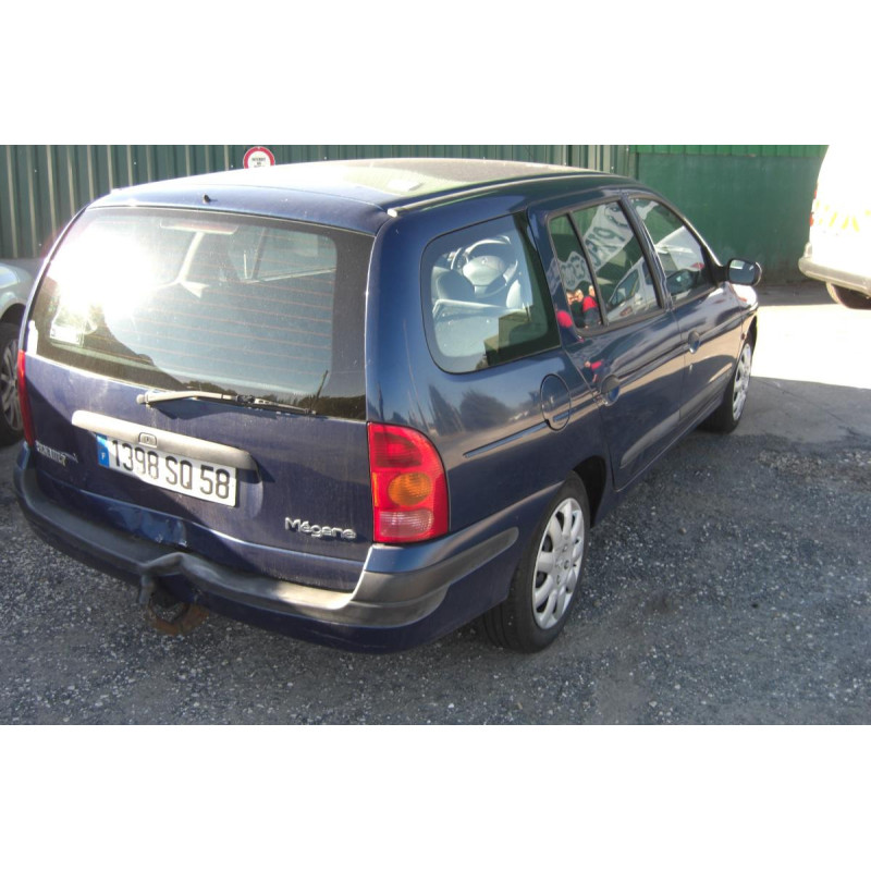 Feu arriere principal gauche (feux) RENAULT MEGANE 1 BREAK d’occasion