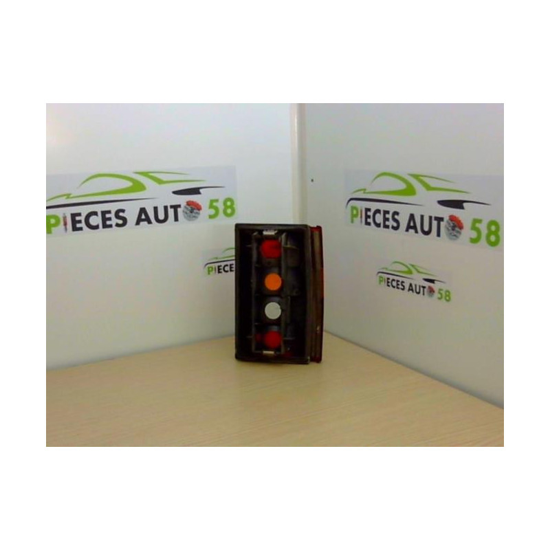 Feu arriere principal droit (feux) CITROEN AXEL d’occasion
