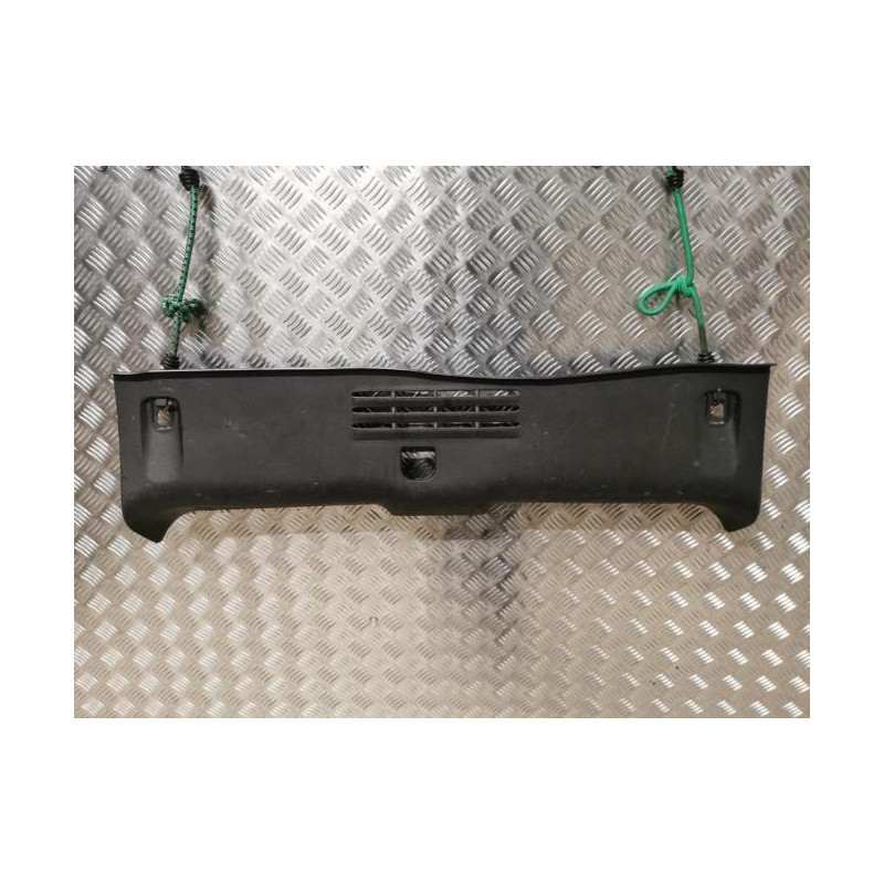 Garniture hayon RENAULT CLIO 3 PHASE 1 d’occasion