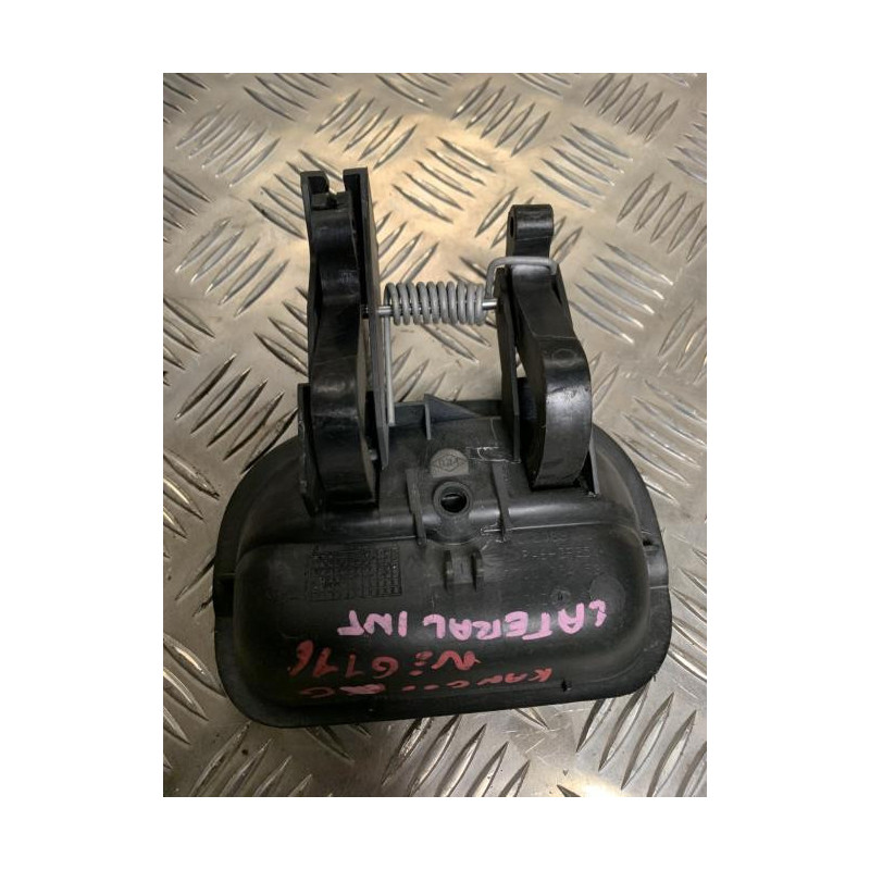 Poignee interieur porte laterale gauche RENAULT KANGOO 1 PHASE 1 d’occasion