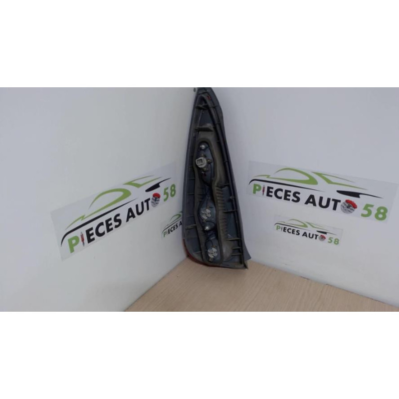 Feu arriere principal droit (feux) TOYOTA YARIS VERSO PHASE 1 d’occasion