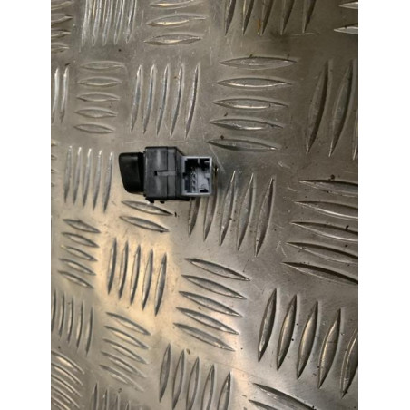 Interrupteur de leve vitre avant droit VOLKSWAGEN POLO 4 PHASE 1 d’occasion