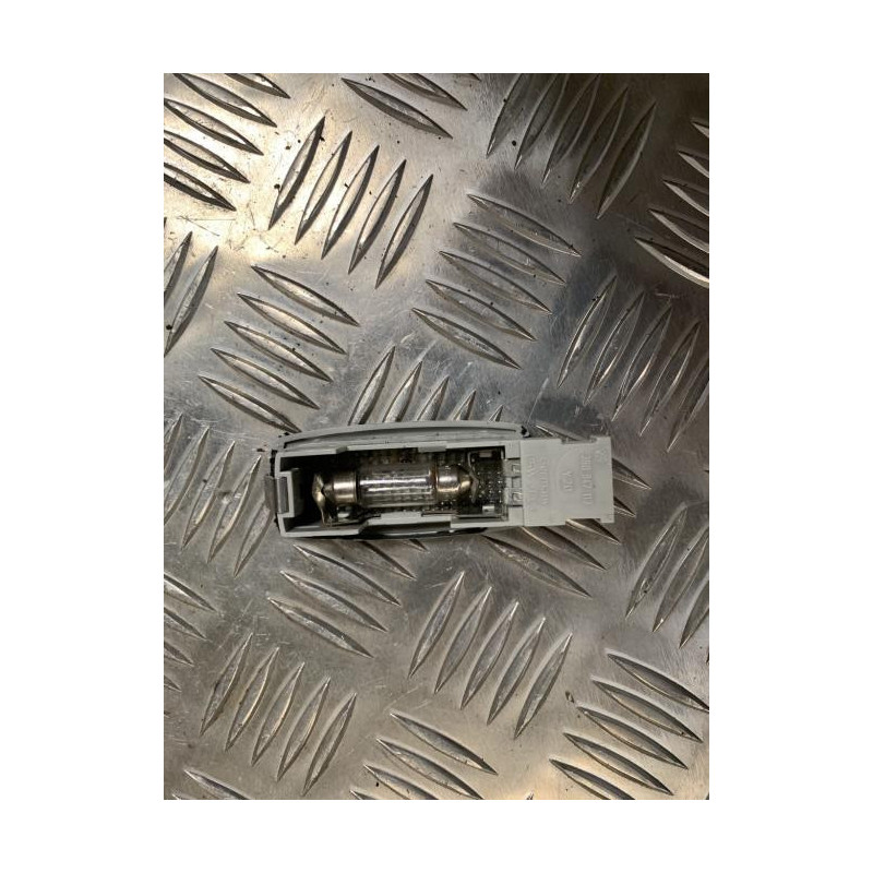 Eclairage de plafonnier VOLKSWAGEN POLO 4 PHASE 1 d’occasion