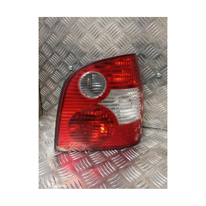 Feu arriere principal droit (feux) VOLKSWAGEN POLO 4 PHASE 1 d’occasion