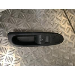 Interrupteur de leve vitre avant droit RENAULT CLIO 2 CAMPUS PHASE 1 d’occasion