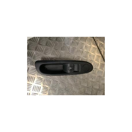 Interrupteur de leve vitre avant droit RENAULT CLIO 2 CAMPUS PHASE 1 d’occasion