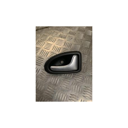 Poignee interieur avant droit RENAULT CLIO 2 CAMPUS PHASE 1 d’occasion