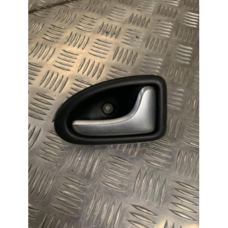 Poignee interieur avant droit RENAULT CLIO 2 CAMPUS PHASE 1 d’occasion