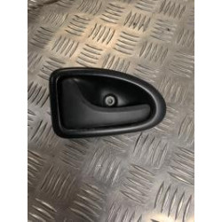 Poignee interieur avant gauche RENAULT CLIO 2 CAMPUS PHASE 1 d’occasion