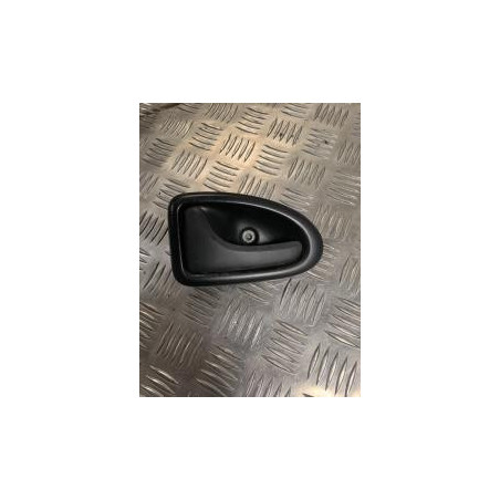 Poignee interieur avant gauche RENAULT CLIO 2 CAMPUS PHASE 1 d’occasion