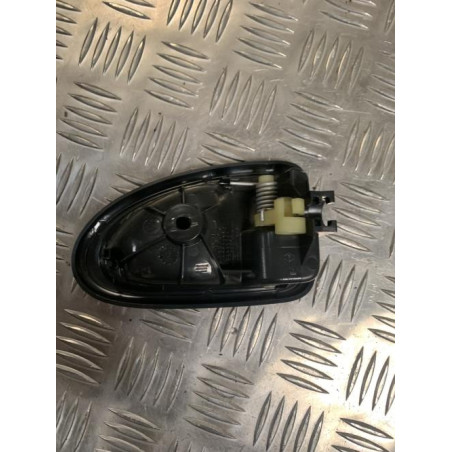 Poignee interieur avant gauche RENAULT CLIO 2 CAMPUS PHASE 1 d’occasion
