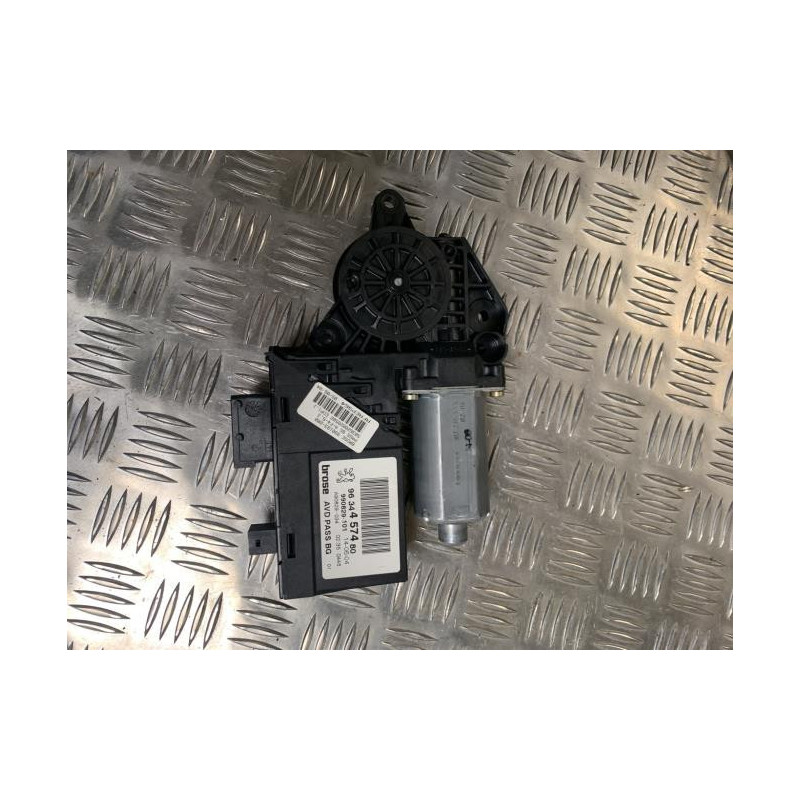 Moteur leve vitre avant droit PEUGEOT 307 PHASE 1 BREAK d’occasion