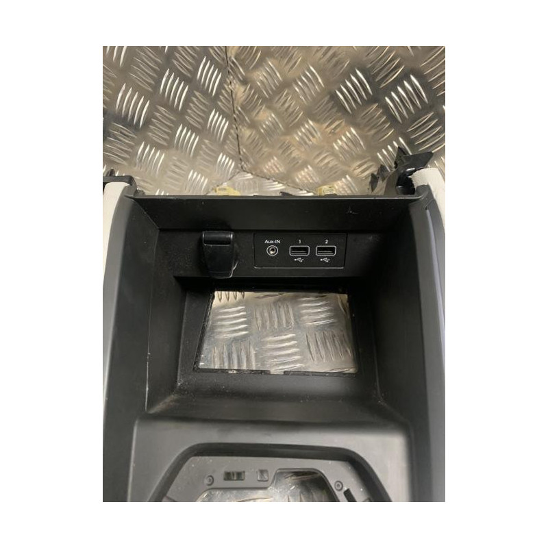 Console central (interieur plastique) RENAULT  d’occasion