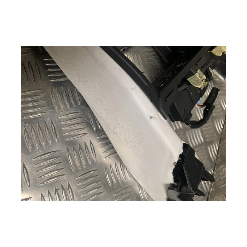 Console central (interieur plastique) RENAULT  d’occasion