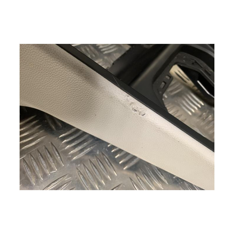 Console central (interieur plastique) RENAULT  d’occasion