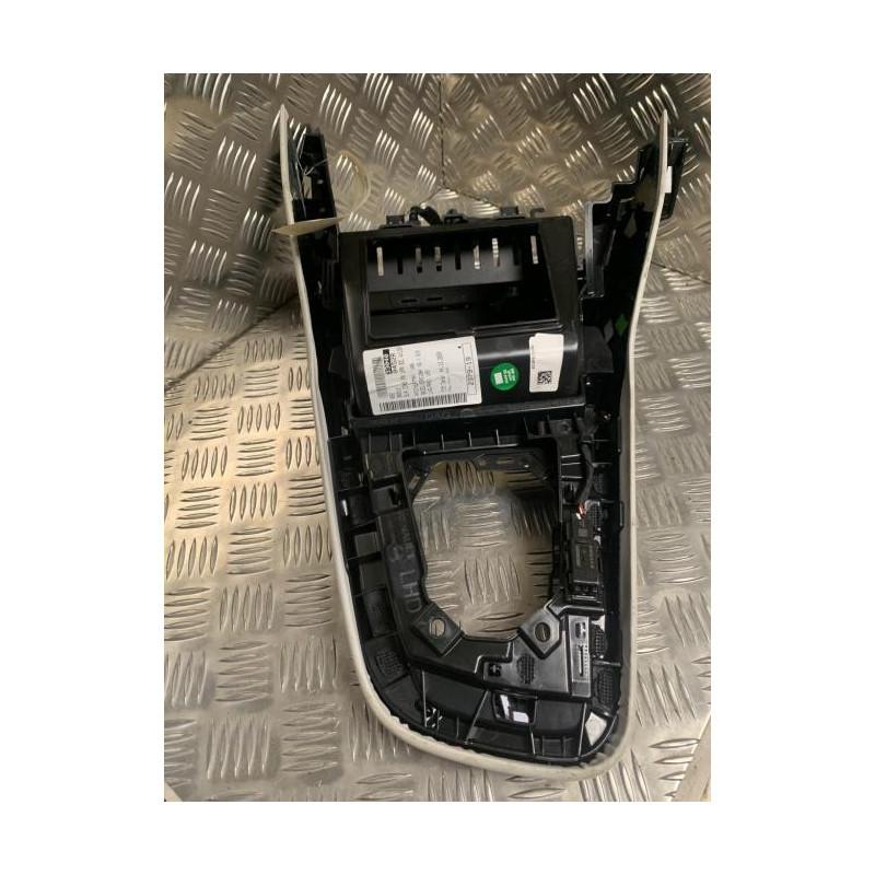 Console central (interieur plastique) RENAULT  d’occasion