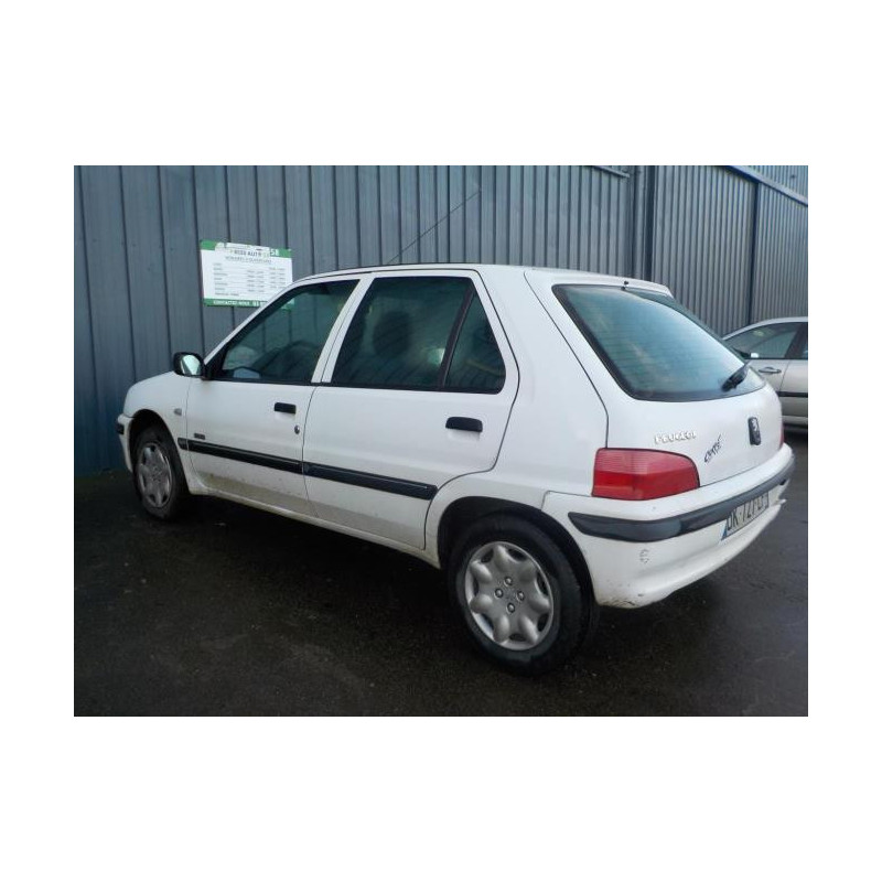 Feu arriere principal gauche (feux) PEUGEOT 106 PHASE 2 d’occasion