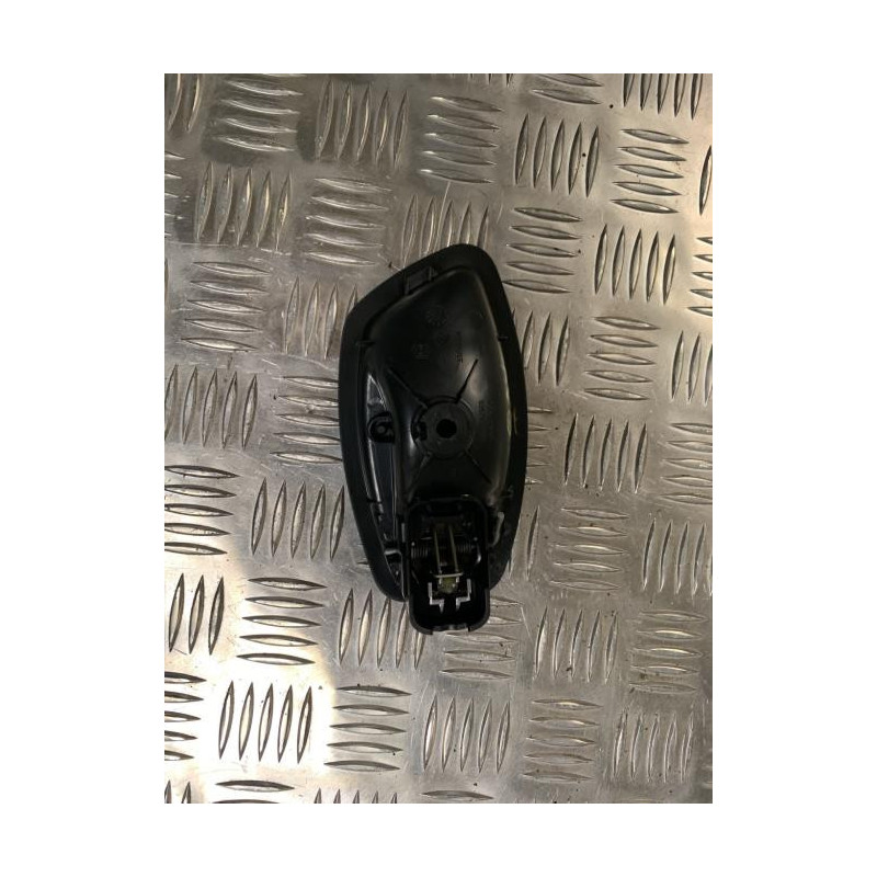 Poignee interieur avant gauche RENAULT CLIO 4 PHASE 2 d’occasion