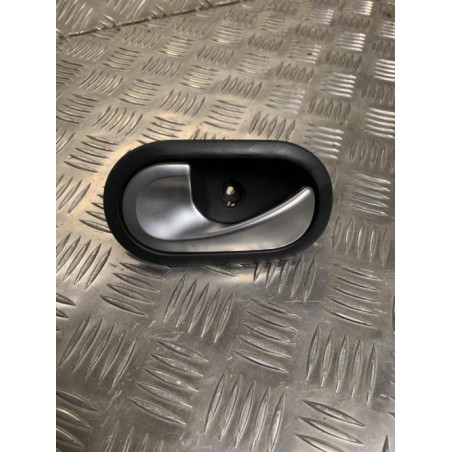 Poignee interieur avant gauche RENAULT CLIO 3 PHASE 1 d’occasion