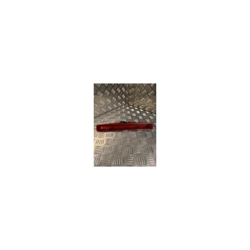 Feu arriere stop central RENAULT CLIO 3 PHASE 1 d’occasion