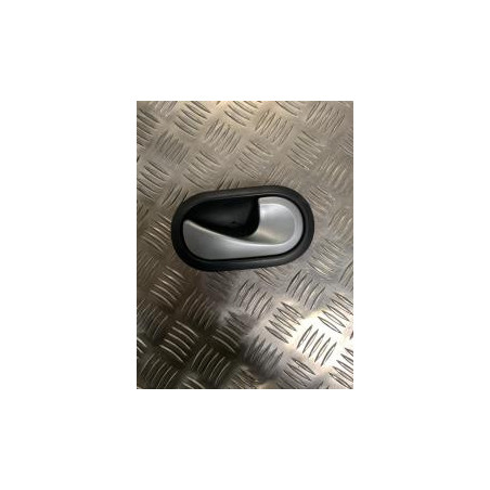 Poignee interieur avant droit RENAULT CLIO 3 PHASE 2 d’occasion