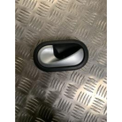 Poignee interieur avant gauche RENAULT CLIO 3 PHASE 2 d’occasion